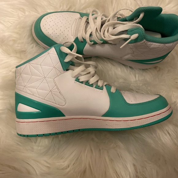 Jordan’s - Picture 3 of 5